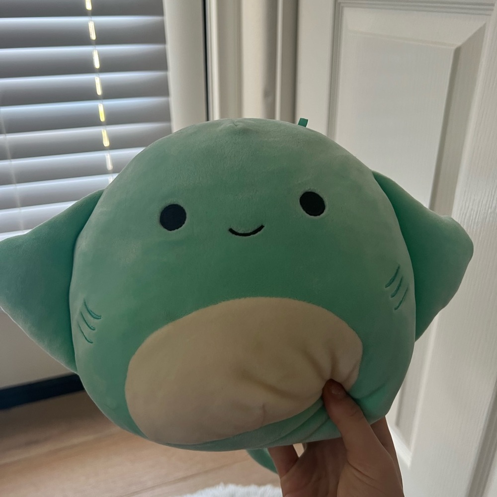 ONLY TODAY $10 squish 8” stingray !!